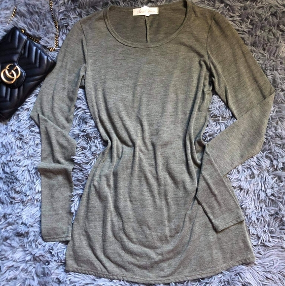 2/$15 Long Blouse- mix&match - Picture 2 of 7